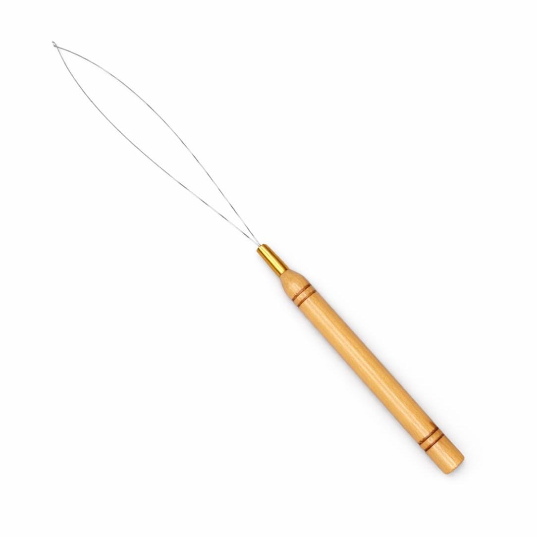 Micro Loop Schlaufennadel mit Holzgriff zum Einarbeiten von Extensions – Rovia Hair