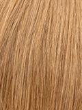 Nahaufnahme der Echthaar-Struktur von Bonding Extensions in Asch-Blond