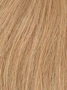 Nahaufnahme der Echthaar-Struktur von Bonding Extensions in Hellblond-Asch