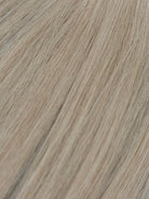 Nahaufnahme der Echthaar-Struktur von Bonding Extensions in Hellblond-Natur