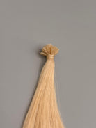 Keratin-Bonding Strähne in Hellblond-Natur für präzise Haarverlängerung von ROVIA Hair