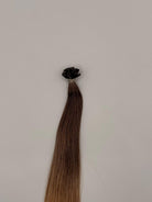 Keratin-Bonding Strähne in Dunkelblond-Light und Hellblond-Natur für präzise Haarverlängerung