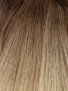 Nahaufnahme der Echthaar-Struktur von Bondings in Dunkelblond-Light und Hellblond-Natur