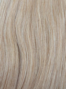 Nahaufnahme der Echthaar-Struktur von Machine Weft Tressen in Goldblond