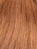 Nahaufnahme der Echthaar-Struktur von Tape In Extensions in Dunkelblond, ROVIA Hair Basel