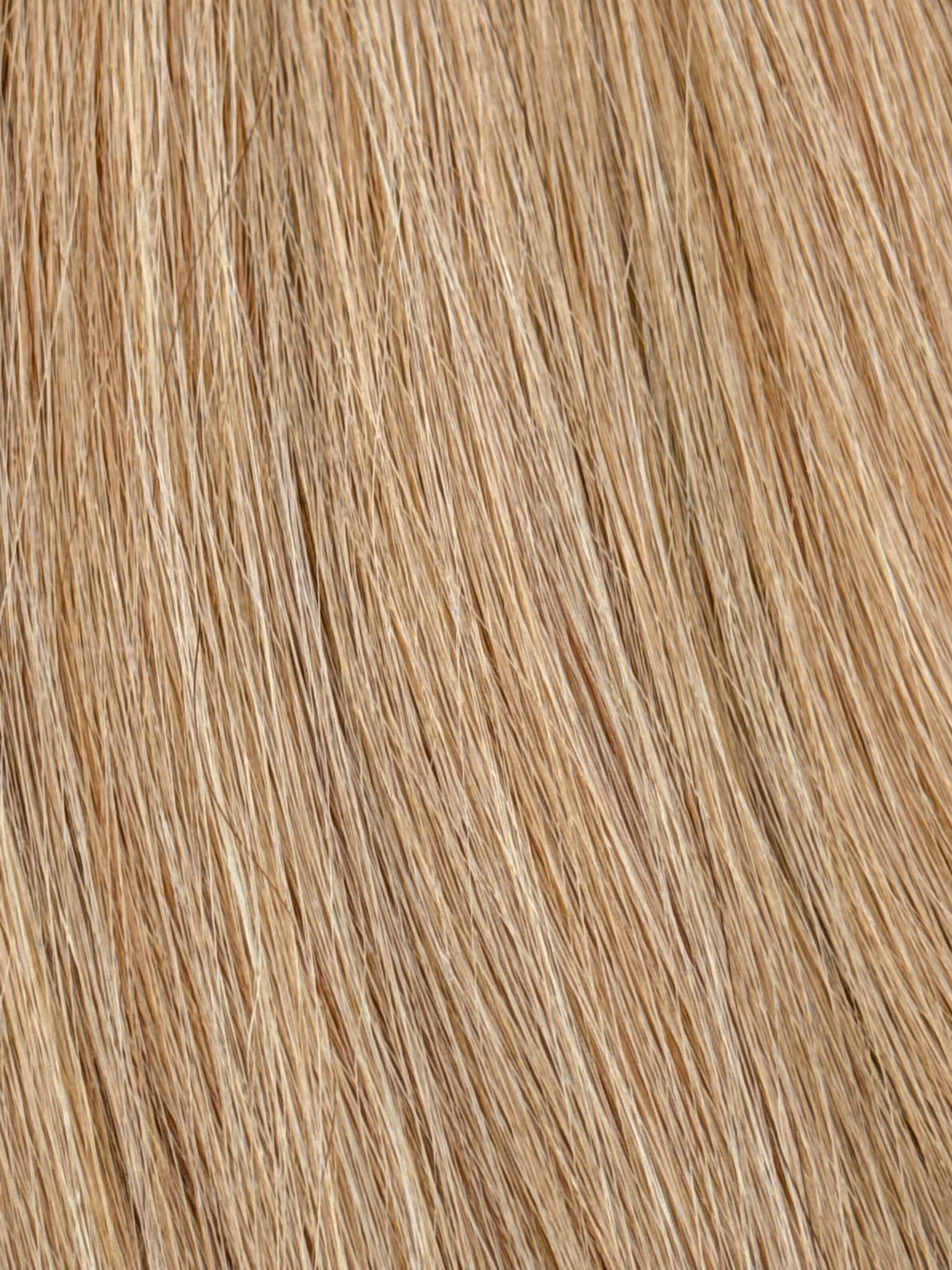 Nahaufnahme der Echthaar-Struktur von Tape In Extensions in Gold-Sand-Blond