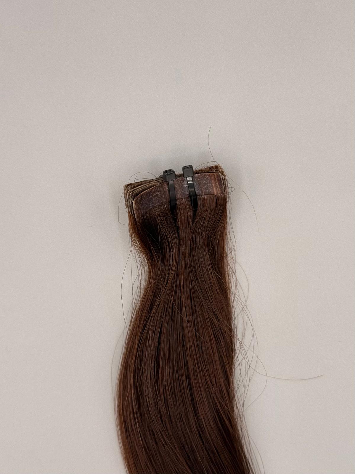 Tape In Strähnen in Haselnussbraun mit flacher Klebeverbindung für unsichtbare Haarverlängerung