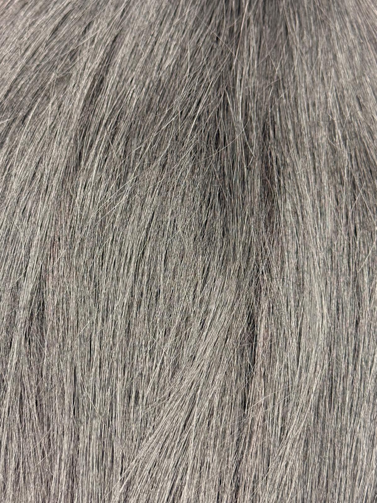 Nahaufnahme der Echthaar-Struktur von Bonding Extensions in Schwarz