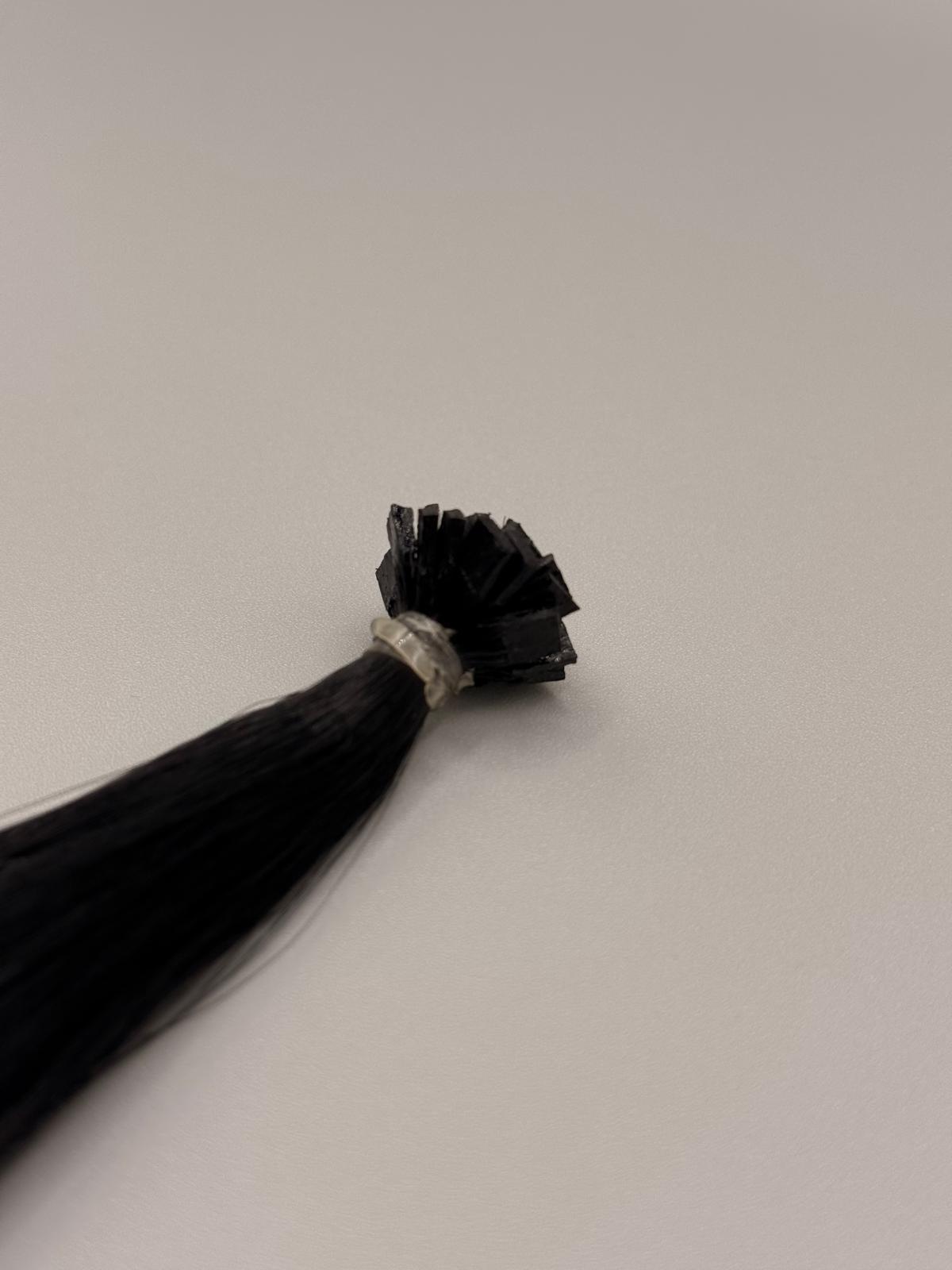 Keratin-Bonding Strähne in Schwarz für präzise Haarverlängerung von ROVIA Hair