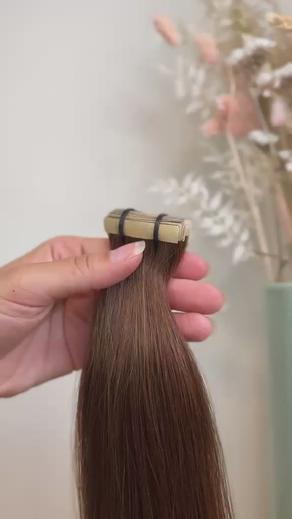 Tape In Extensions Dunkelblond aus Echthaar von ROVIA Hair Basel im Video