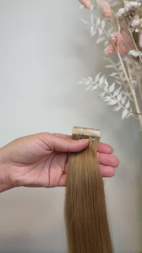 Tape In Extensions Golden-Beige-Blond aus Echthaar von ROVIA Hair Basel im Video