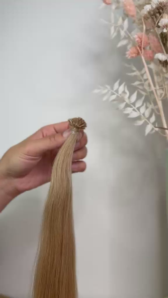Bonding Extensions in Beigeblond aus Echthaar von ROVIA Hair Basel im Video