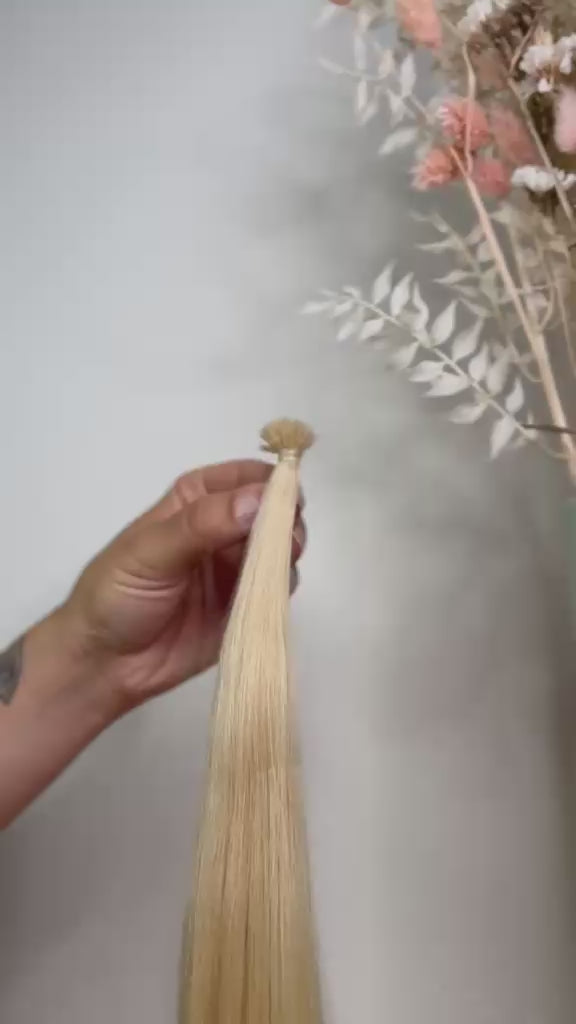 Bonding Extensions in Hellblond-Natur aus Echthaar von ROVIA Hair Basel im Video