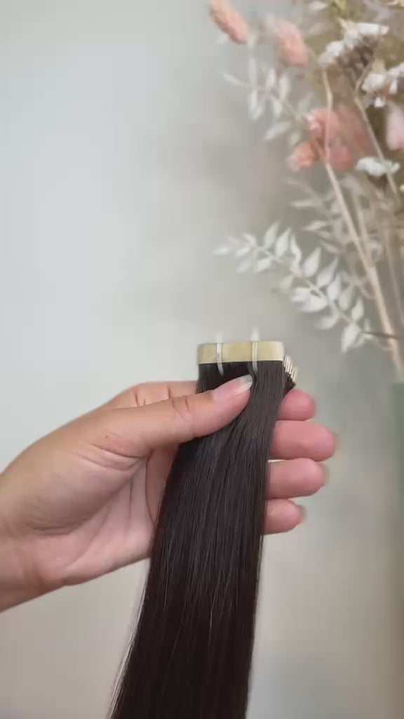 Tape In Extensions Mittelbraun aus Echthaar von ROVIA Hair Basel im Video