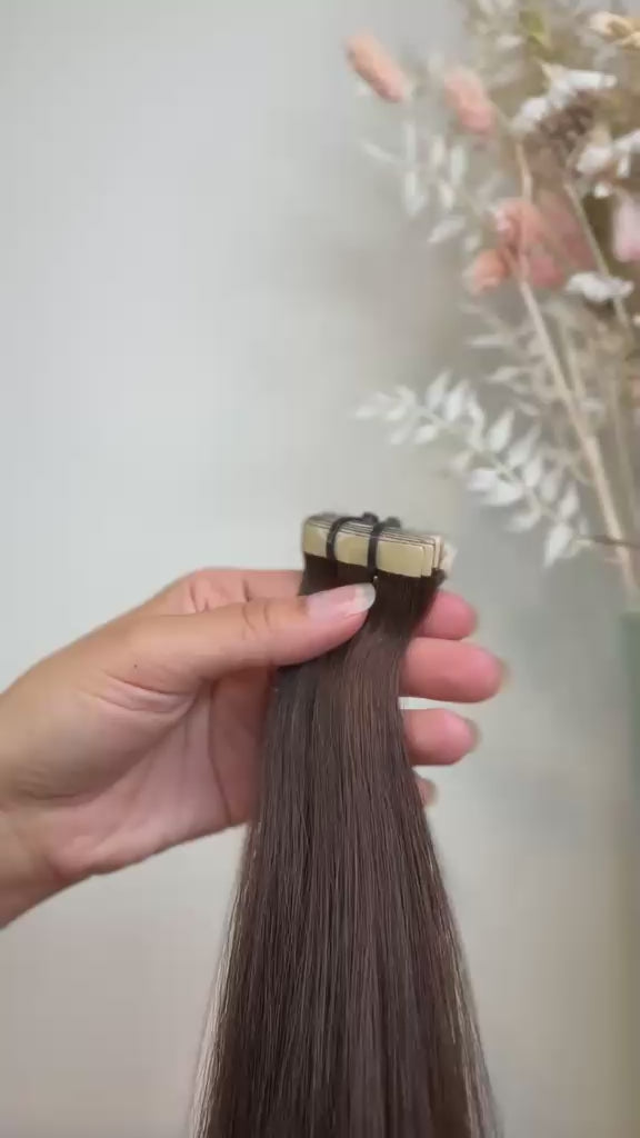Tape In Extensions Haselnussbraun aus Echthaar von ROVIA Hair Basel im Video
