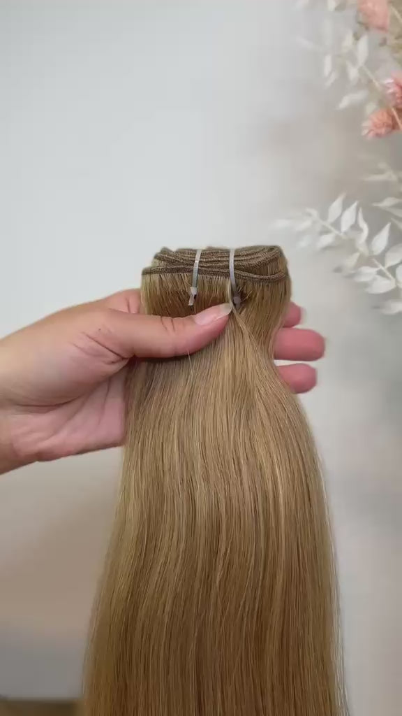 Machine Weft Tressen in Beigeblond-Gold aus Echthaar von ROVIA Hair Basel im Video