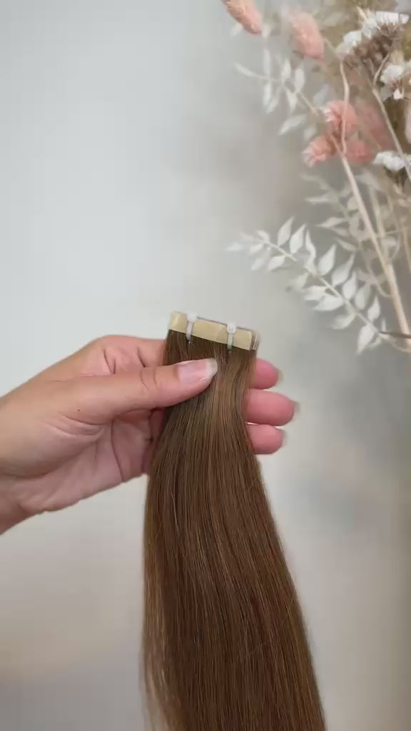 Tape In Extensions Dunkel-Light-Blond aus Echthaar von ROVIA Hair Basel im Video