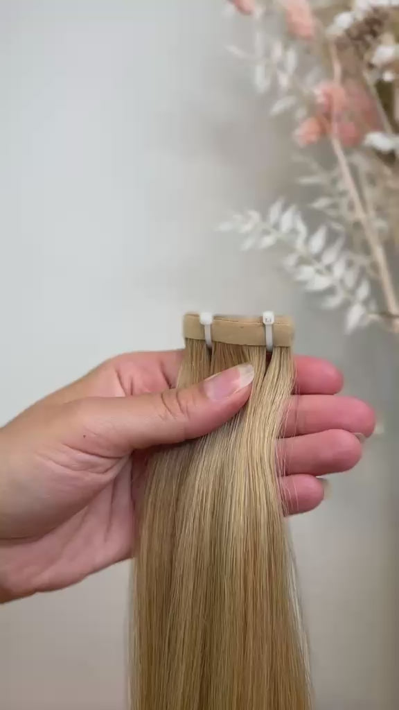 Tape In Extensions Gold-Sand-Blond aus Echthaar von ROVIA Hair Basel im Video
