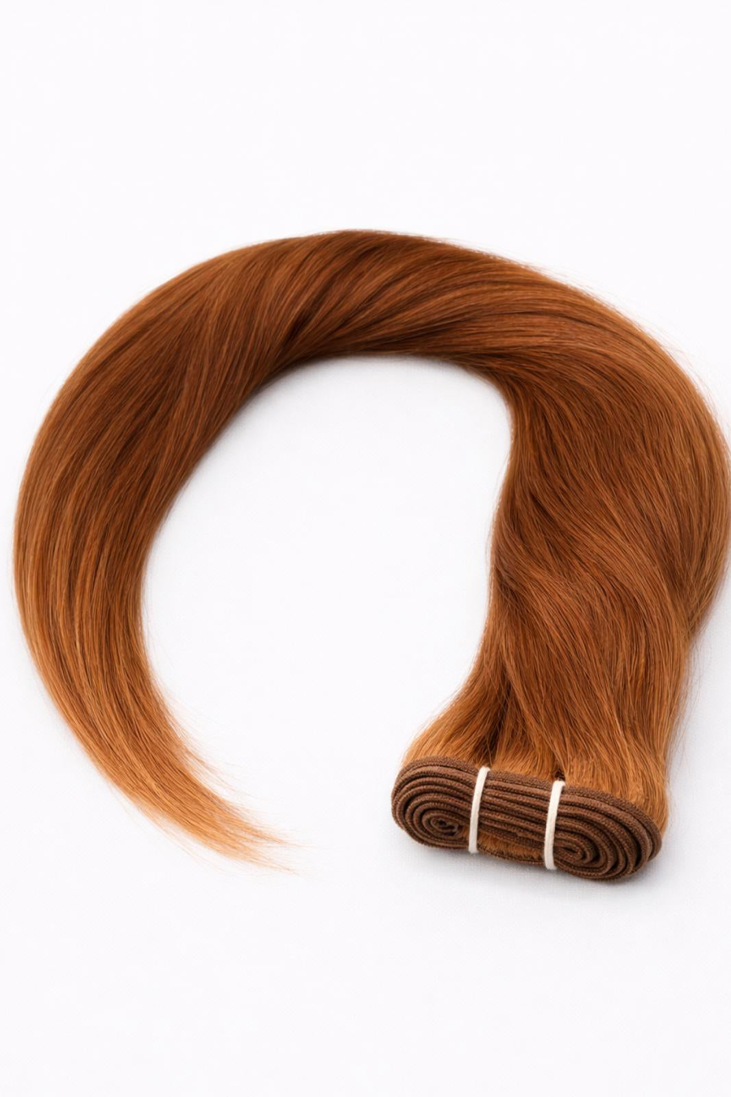 Machine Weft Premium Tressen von ROVIA Hair in Kupferblond für eine dichte Haarverlängerung.